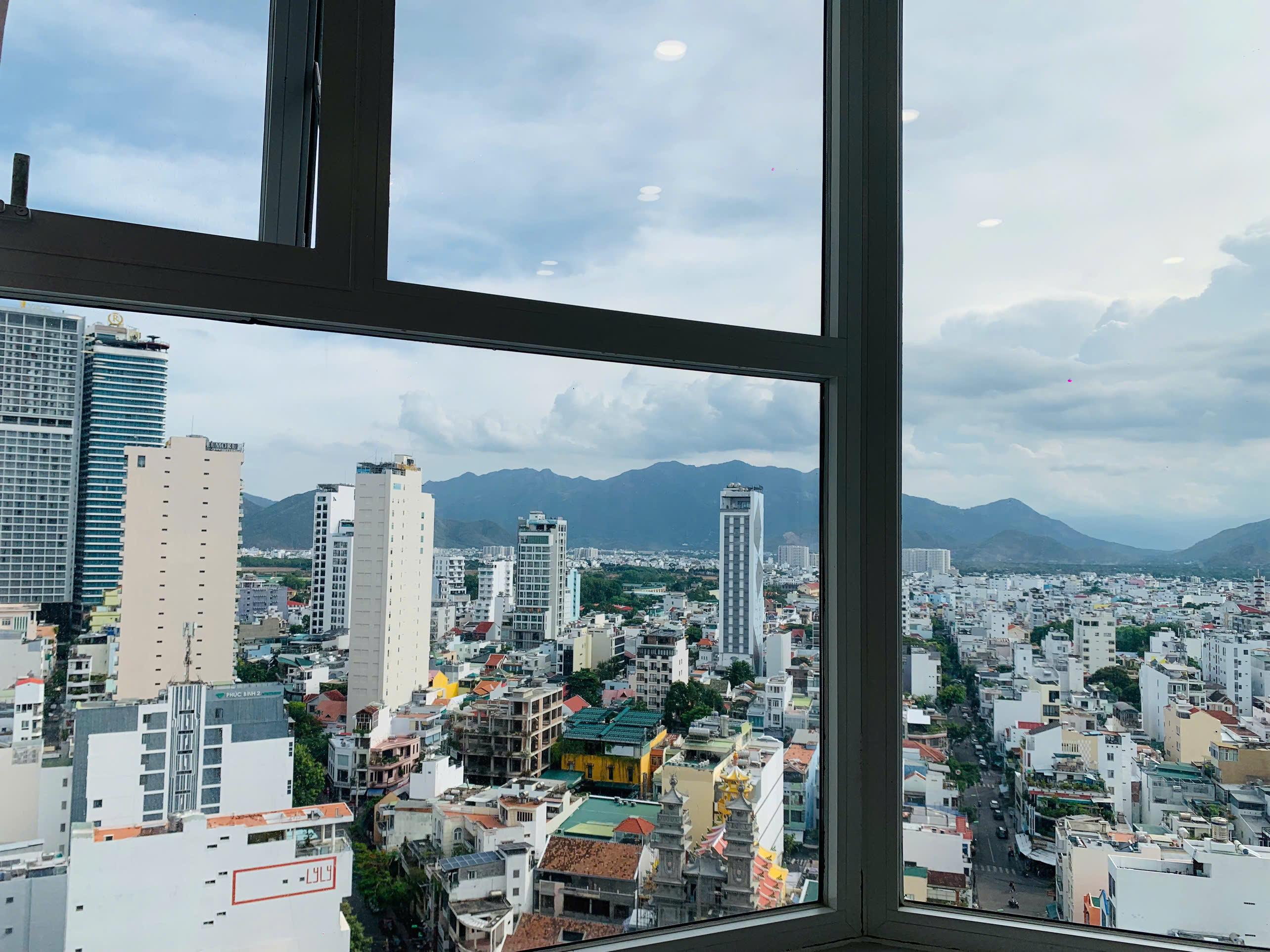 Cho thuê căn hộ 2PN tầng cao, đầy đủ nội thất. HUD Building Nha Trang